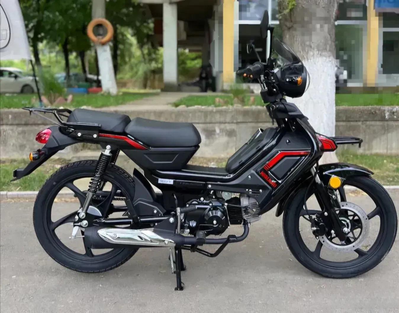 Migliori APN50 moped u crno-crvenoj boji, bocni profil