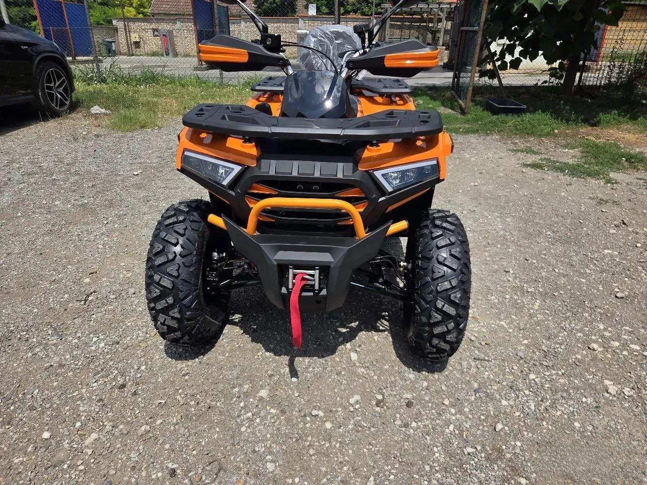 Prednji branik sa fabričkim čekrkom i crvenim užetom na Tao Motor Titan 250