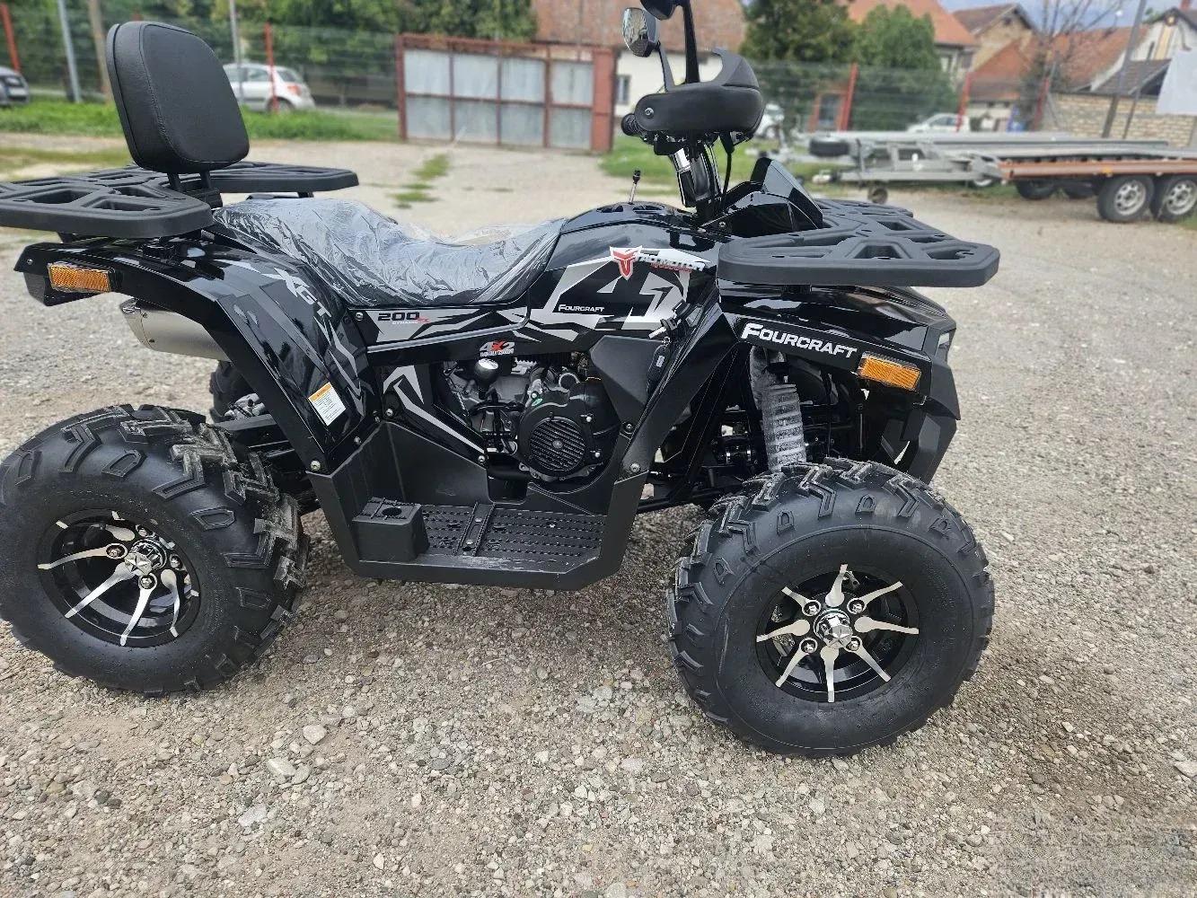 Tao Motor Shark 200 ATV u crnoj boji sa strane, sa naslonom za suvozača