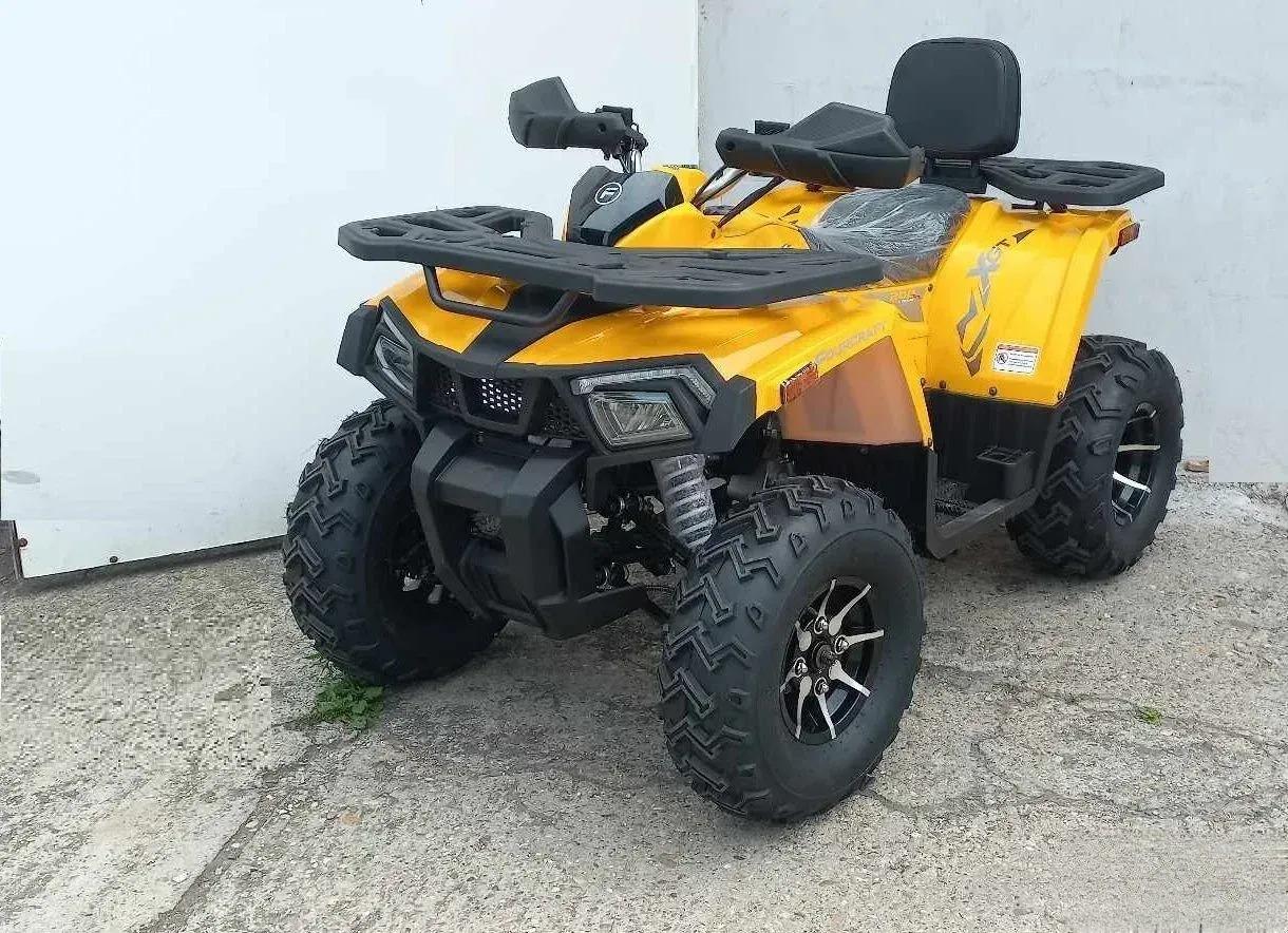Tao Motor Shark 200 ATV u žutoj boji, pogled koso spreda